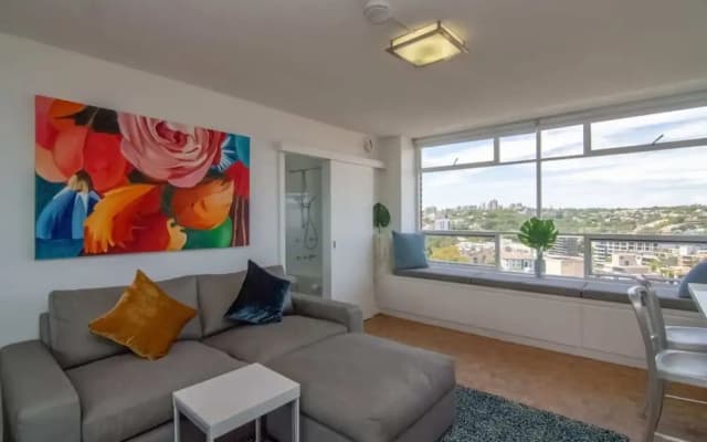 Bright 1 Bedroom Studio With Amazing City Views - photo 4