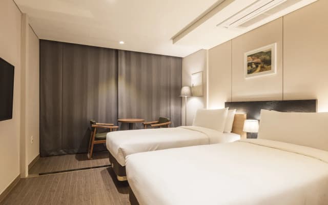 The First Stay Hotel - photo 4