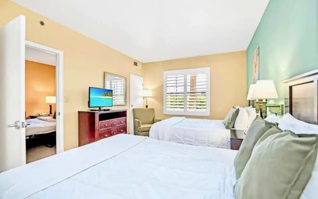 1BR Two Queen Beds With Pool and Hot Tub - photo 4
