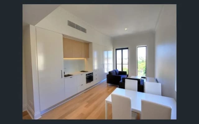 Potts Point Apartment in the Manor - photo 3