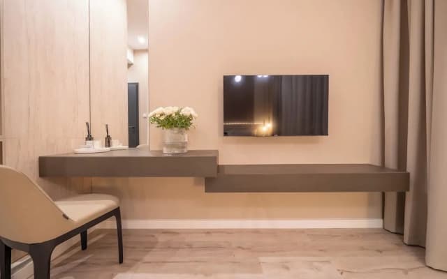 Károly Boutique Suites, Best Location by BQA - photo 3