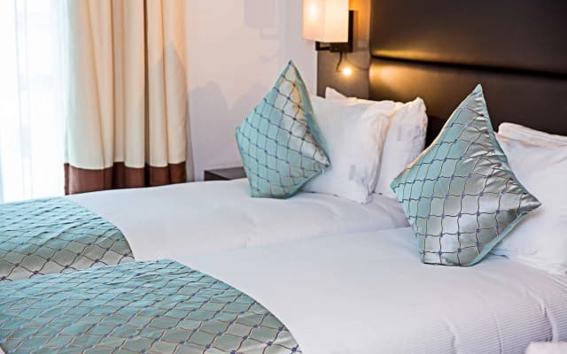 Atrium Hotel Heathrow - photo 5