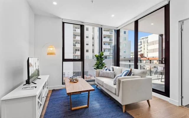 Elegant 1-bed by Shops With Rooftop Swimming Pool - photo 4