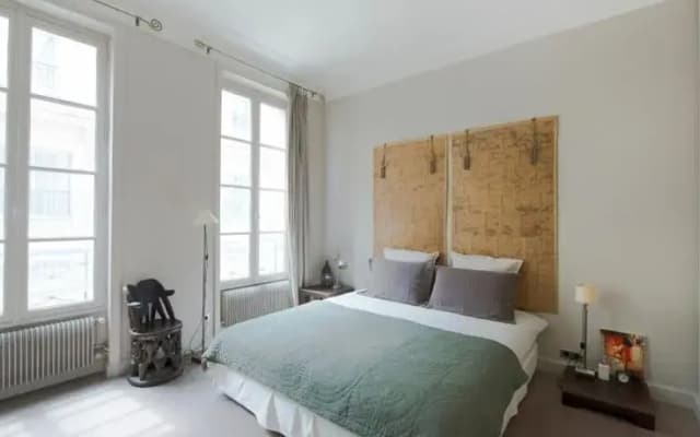 Class and Elegance: Parisian Apartment - photo 4