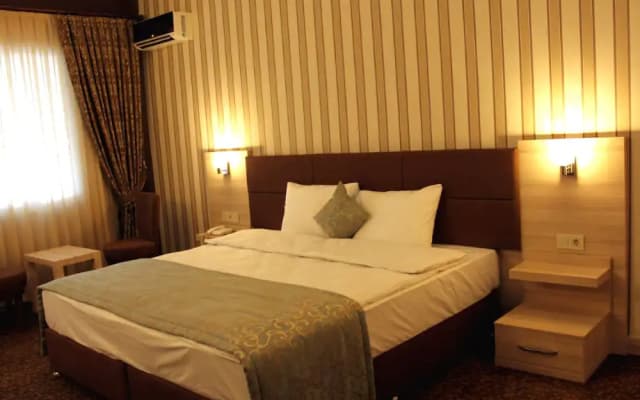Town View Hotel - photo 5