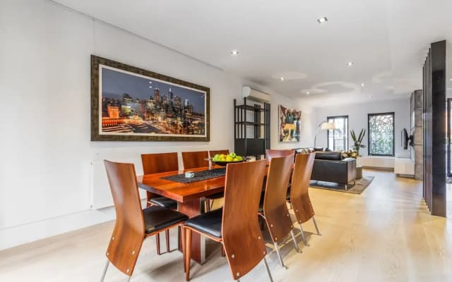 Luxury Designer Townhouse Parking - photo 4