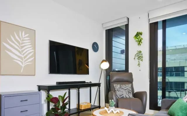 Kozyguru | Moonee Ponds | Modern 1 Bed Apt Parking - photo 4