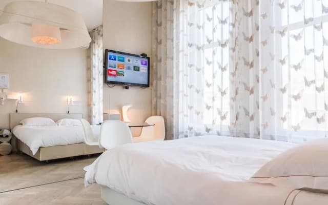 Amstel Corner Hotel - photo 4