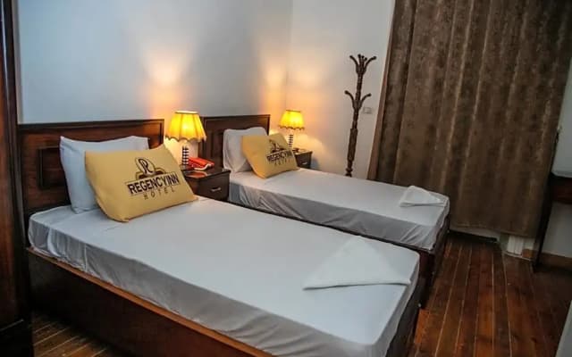 Regency Inn - photo 5