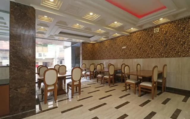 M Suites by OYO Rooms - photo 4