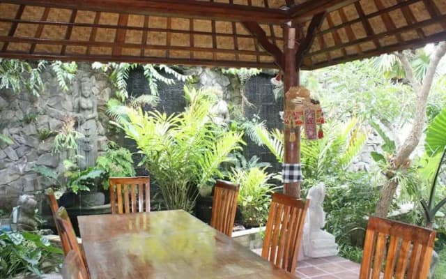 Budi Guesthouse - photo 2