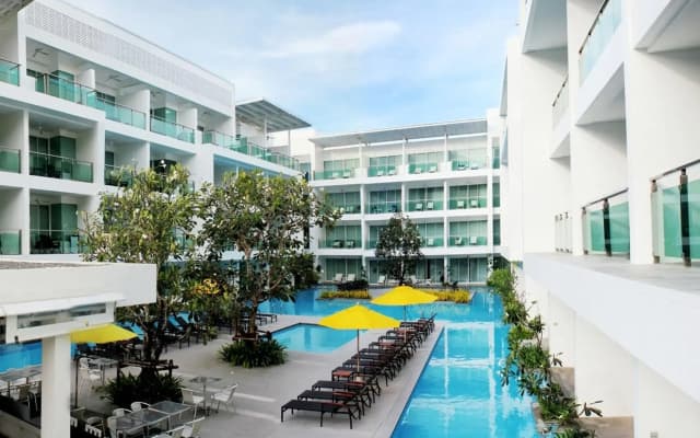 The Old Phuket - Karon Beach Resort - photo 4