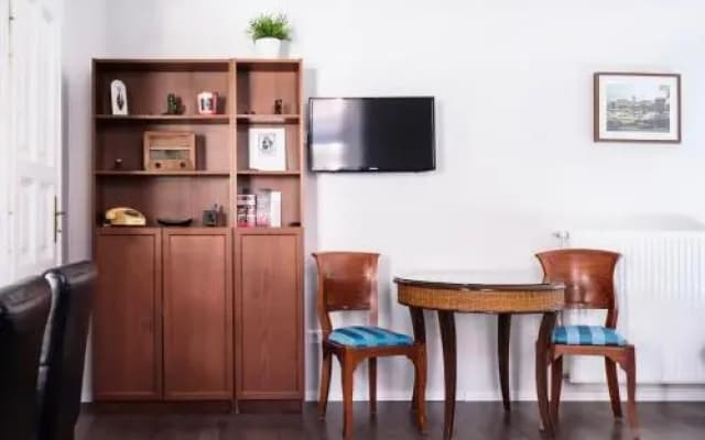 Andrassy Garden Apt in Center - photo 5