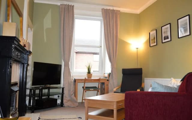 Colourful 1 Bedroom Apartment Near Edinburgh Centre - photo 4