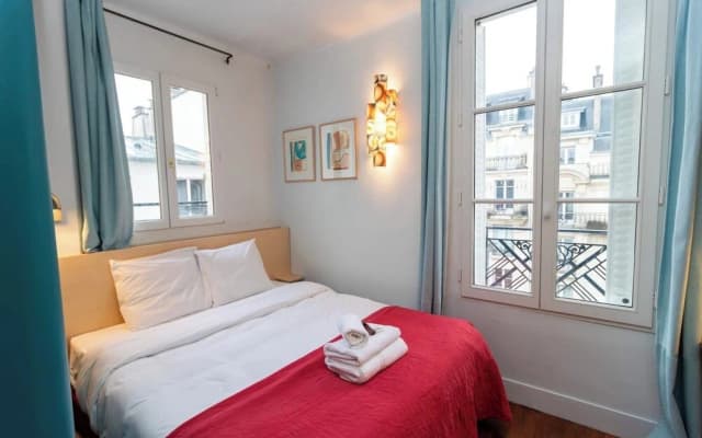 Superb Flat With Terrace in the Centre of Paris - photo 2