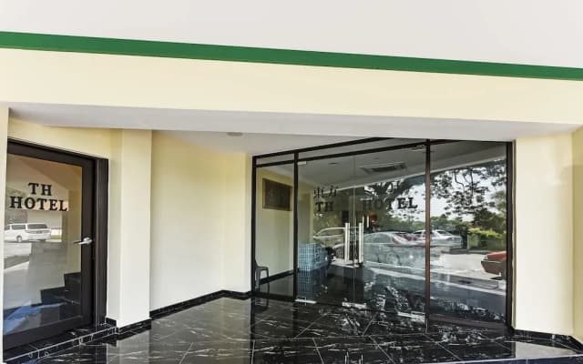 OYO 90445 Th Hotel - photo 2