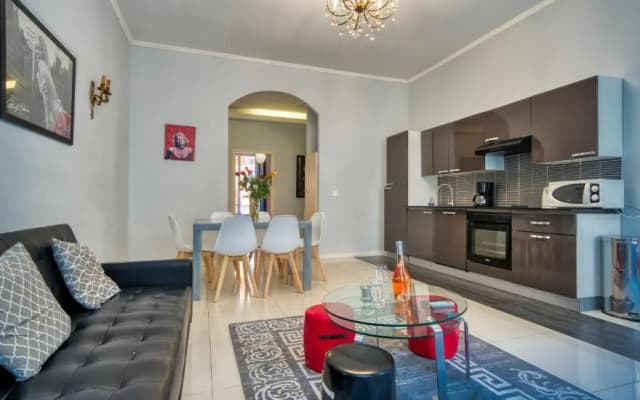 Lusso 5 beds Central Apartment - photo 2