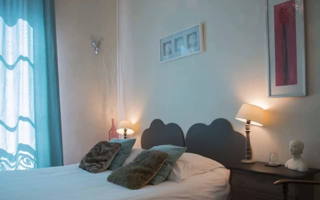 A Room In Paris - photo 2