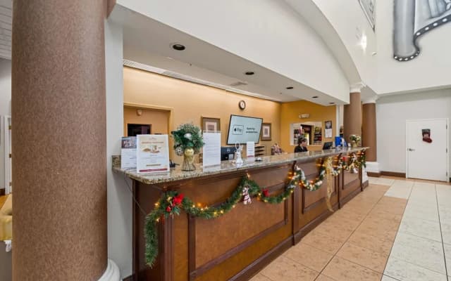 Disney Epic 1st Floor Shuttle - photo 2