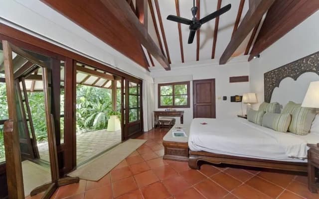 Bangrak Beachfront Villa - photo 3