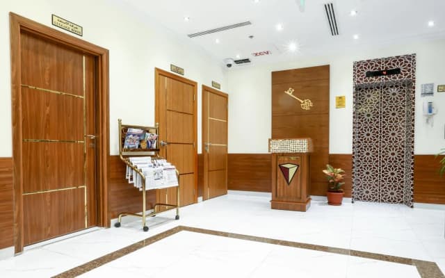 La Villa Suites Hotel - photo 2