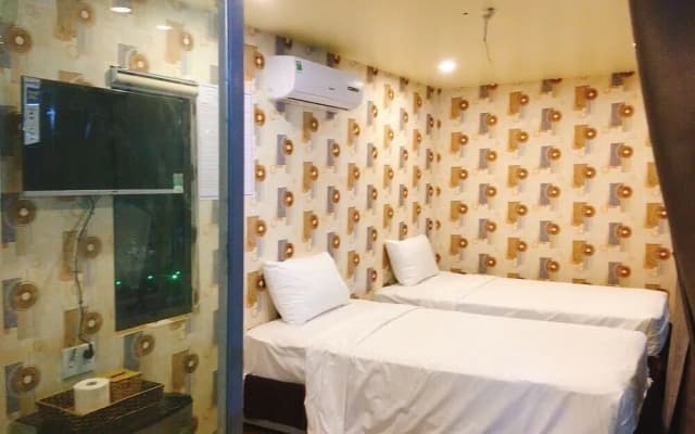 Babylon Ha Long Hotel - photo 2
