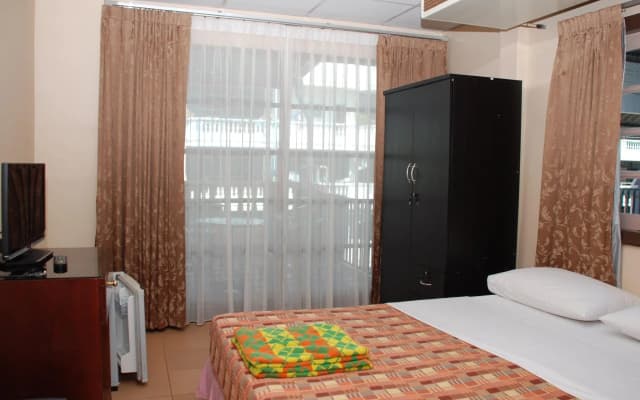 Moonshine Palace - photo 2