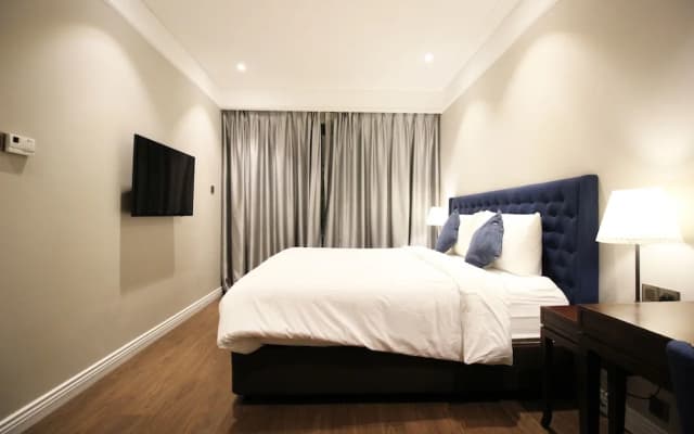 Neo Classic Condo - photo 4