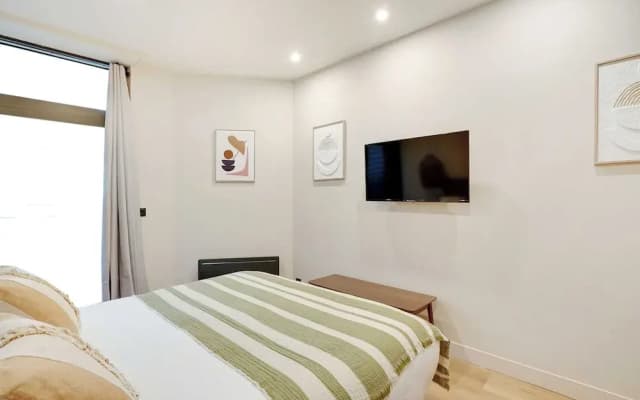 Spacious Apartment - 2BR/10P - Place D'Italia - photo 3