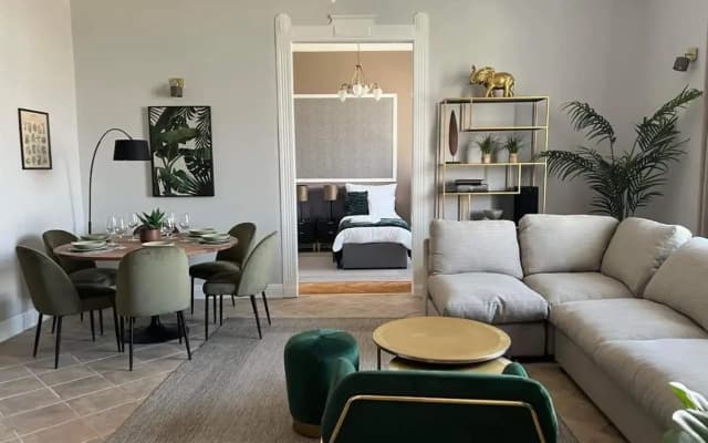 OrangeHomes Panthera Luxury Apartment - photo 4