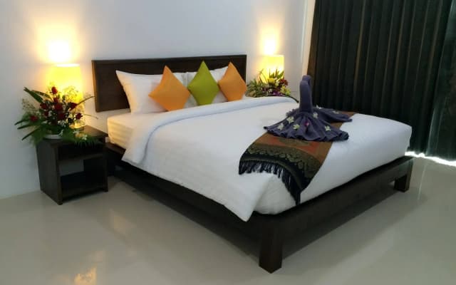 The Seashore Kamala Service Apartment - photo 2