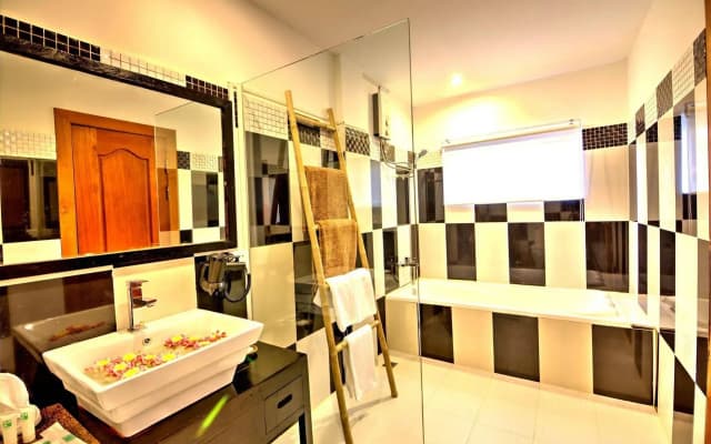 La Residence Blanc D' Angkor - photo 3