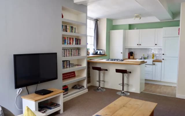 Castle Apartments - photo 4