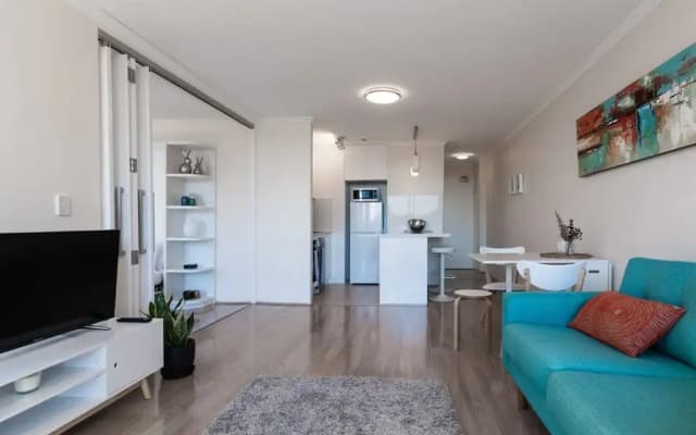 New Modern Apartment in Central Location - photo 2