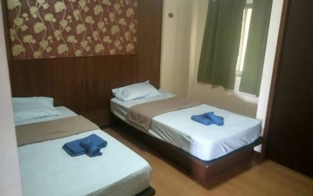Phuket IYH Express Hostel - photo 2