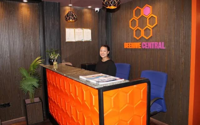 Beehive Central Hotel - photo 2