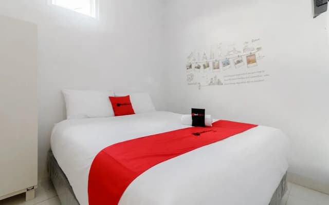 RedDoorz Plus near Taman Rasuna Menteng - photo 5