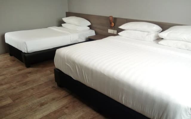 See Foo Hotel - photo 3