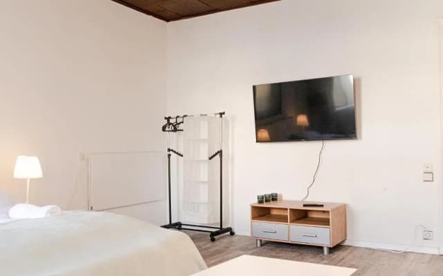 Perfectly situated 2BR Apt. - ideal for Longstays - photo 5