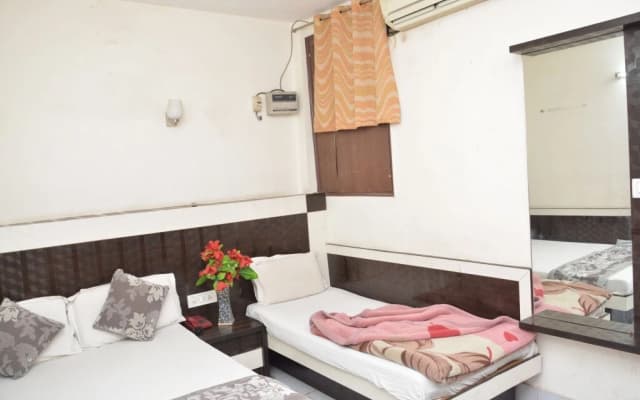 Hotel Yatri International G.H - photo 5