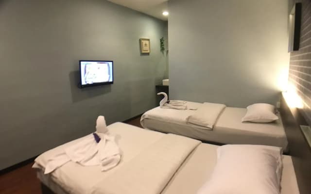 V3 Hotel Taman Gaya - photo 3
