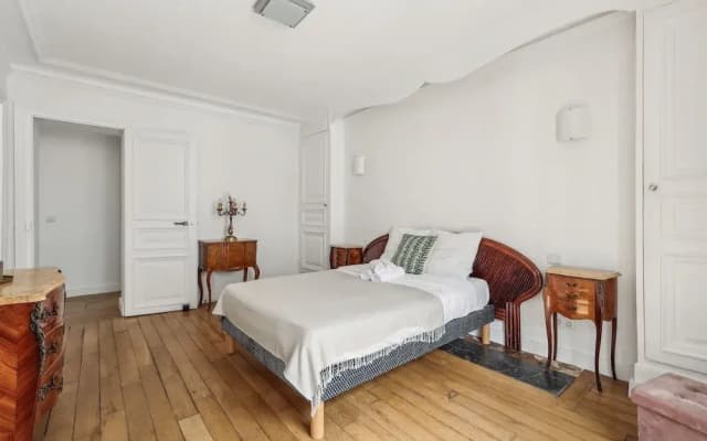 Stylish 3BR Near Tuileries Gardens - photo 3