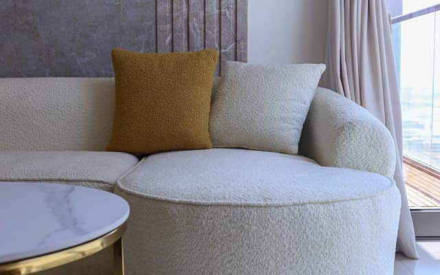 Luxury StayCation - Stylish Apartment With Balcony And City Views - photo 4