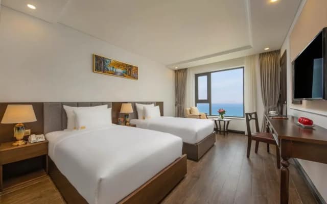 Santa Luxury Hotel - photo 3