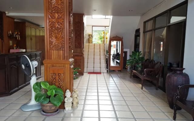 Holiday Guesthouse - photo 2