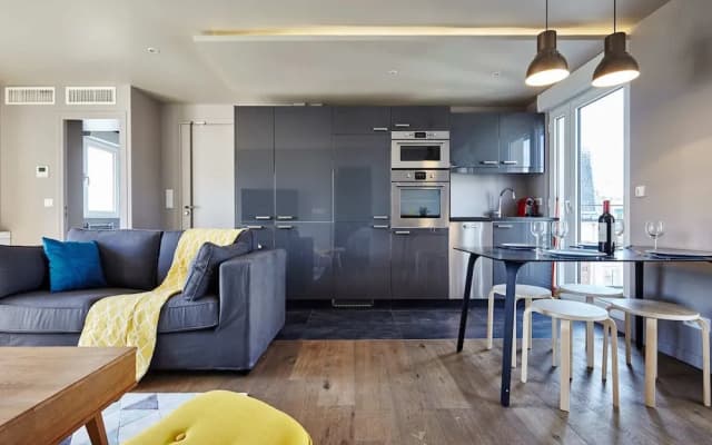 Stunning 2BR Home With Balcony in Batignolles - photo 5