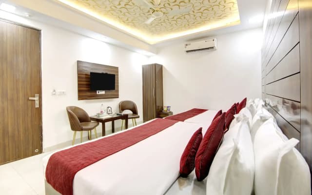 Airport Hotel Chanakya - photo 5