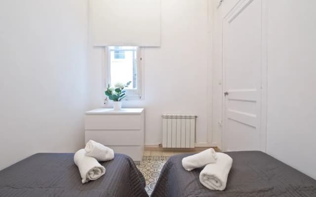 Gaudi Eixample Apartment - photo 2