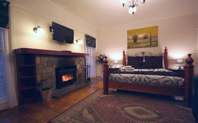 Tudor Cottages Mt Dandenong - photo 2