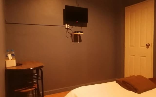 airport house - photo 3